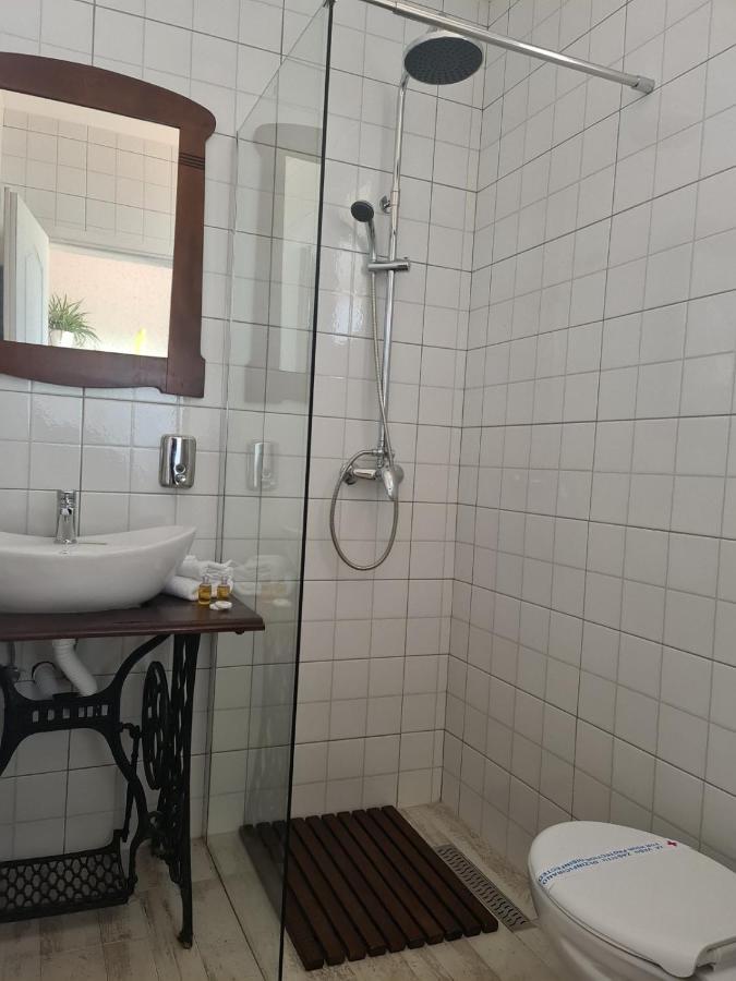 Salas Isailovi Sremska Mitrovica Exteriör bild