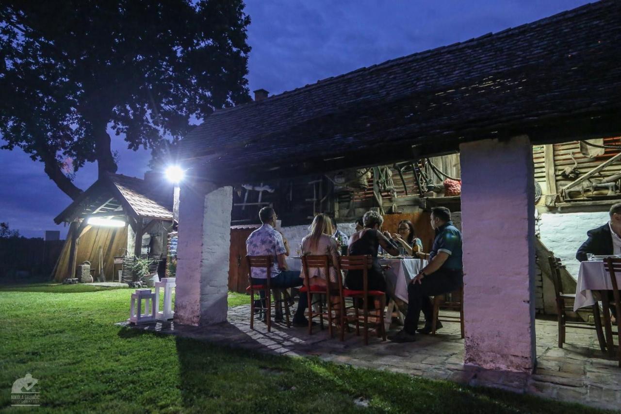 Salas Isailovi Sremska Mitrovica Exteriör bild