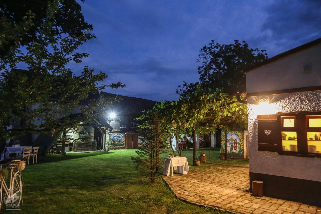 Salas Isailovi Sremska Mitrovica Exteriör bild