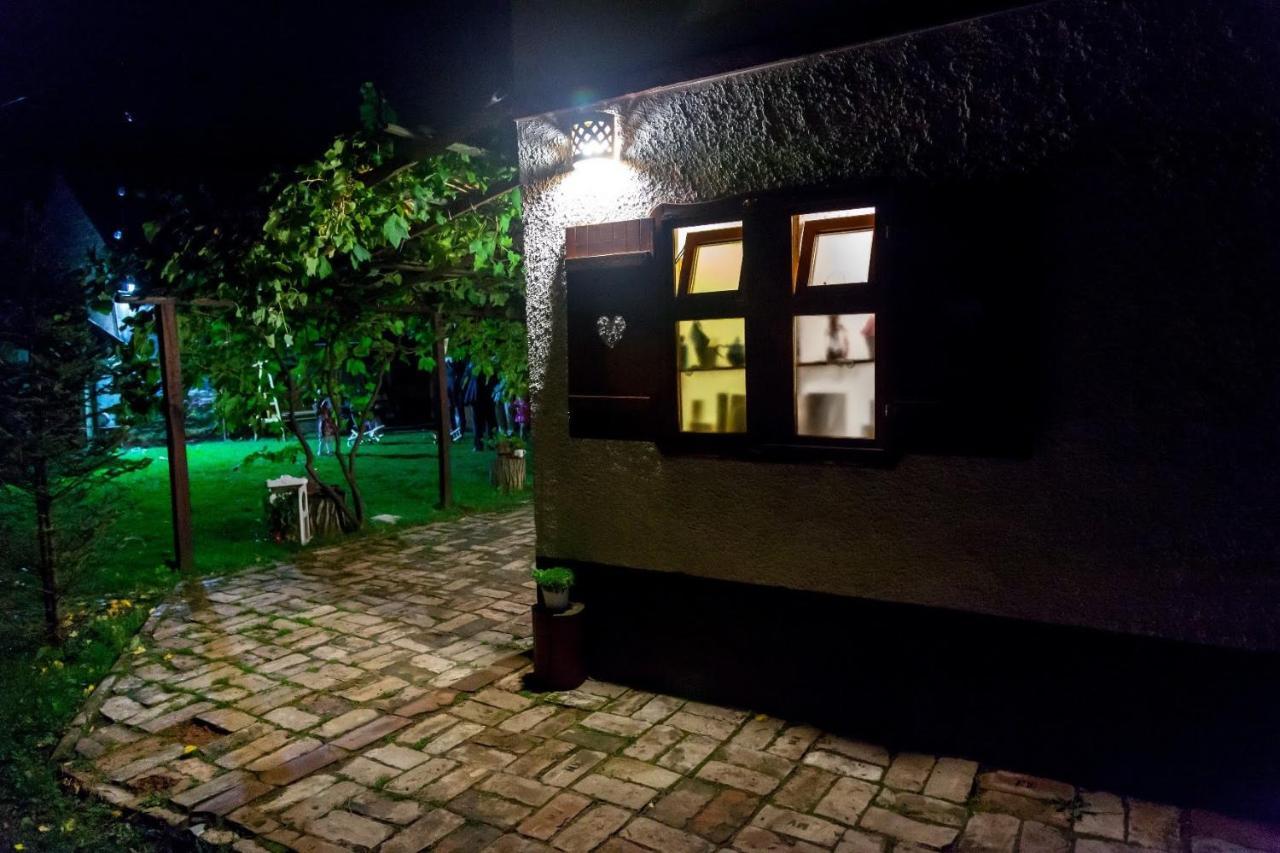 Salas Isailovi Sremska Mitrovica Exteriör bild