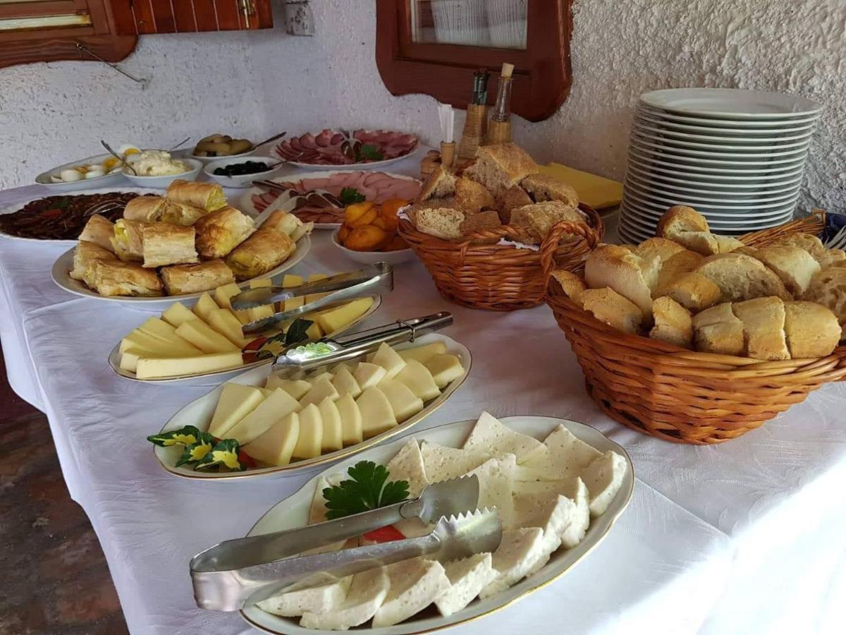 Salas Isailovi Sremska Mitrovica Exteriör bild