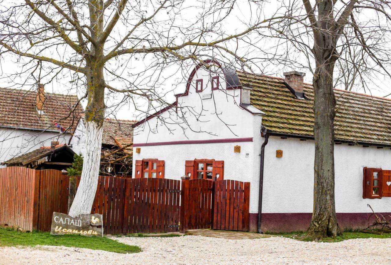 Salas Isailovi Sremska Mitrovica Exteriör bild